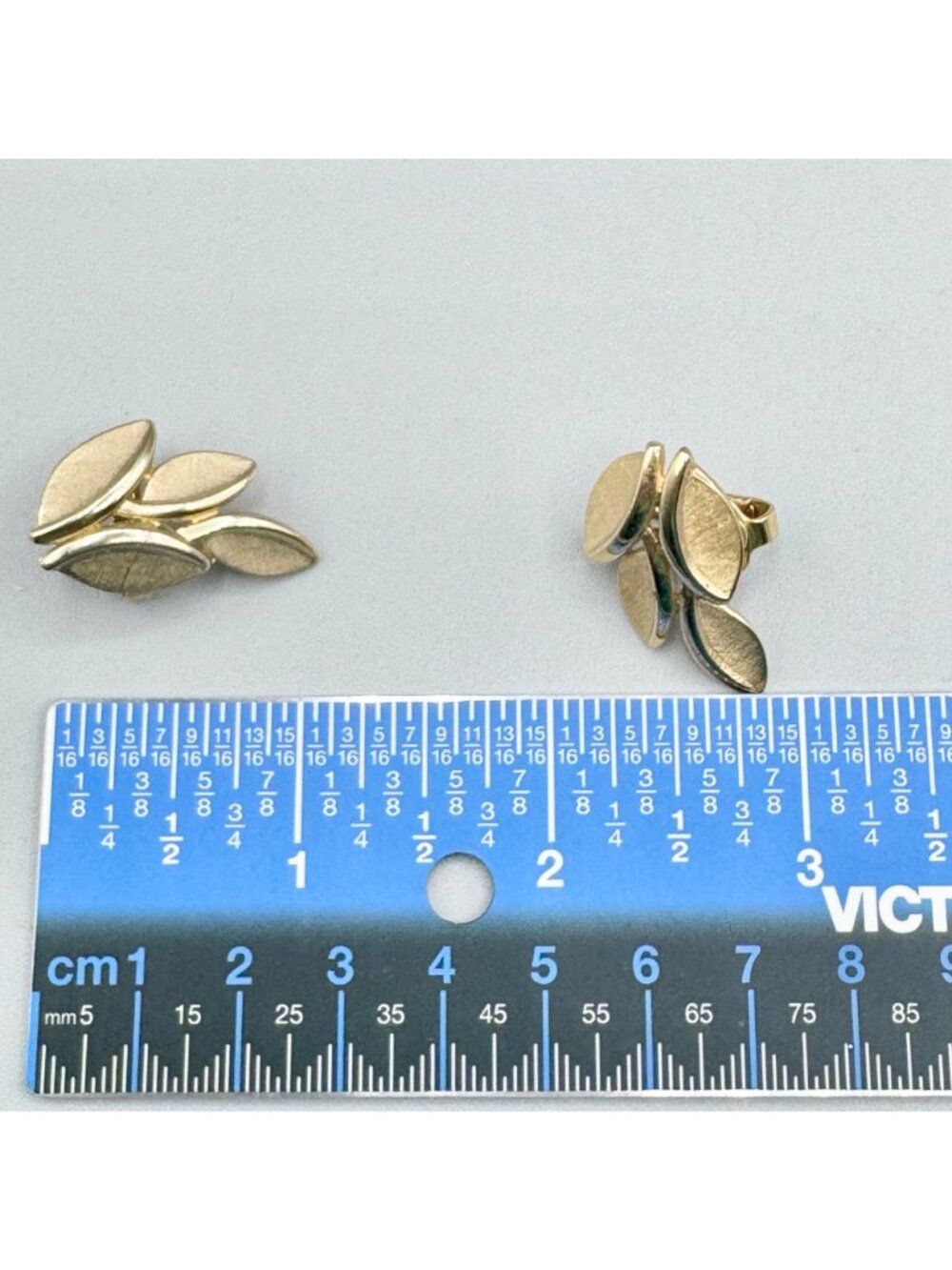 Vintage Crown Trifari Climber Earrings Clip On Gold Tone Matte and Glossy 1" - Picture 8 of 9